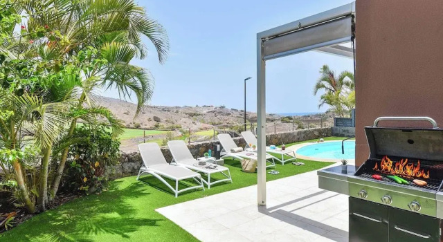Vista Golf 10 by VillaGranCanaria, Prenota Villa Cottage a Gran Canaria, Cottage