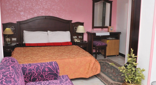Happy City Hotel