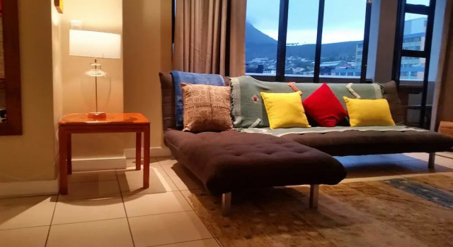 Семейные апартаменты с 2 комнатами с балконом и с видом на горы Cape Town Apartment with balcony