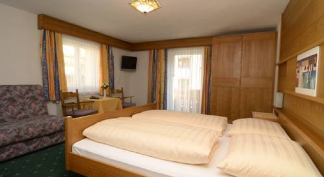 Frühstückspension Türtscher, Prenota Hotel Hotel a Tirolo con parcheggio, Parcheggio