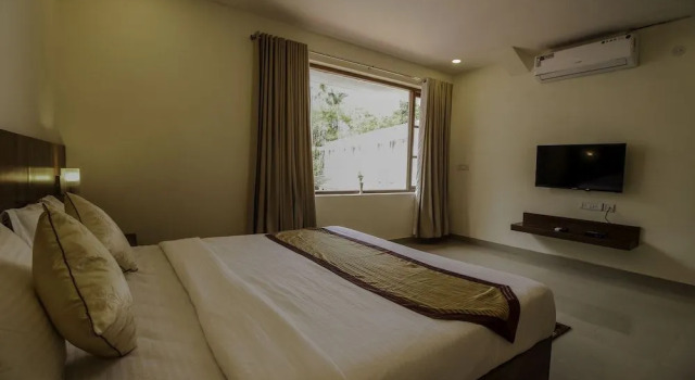OYO 9891 Home Poolside 2BHK Villa Thalassa, Prenota Villa Vagator 