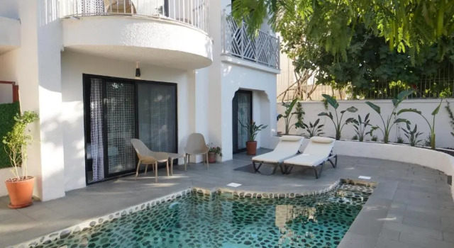 Номер Deluxe Icon Beach Suites Hotel Sovalye Island