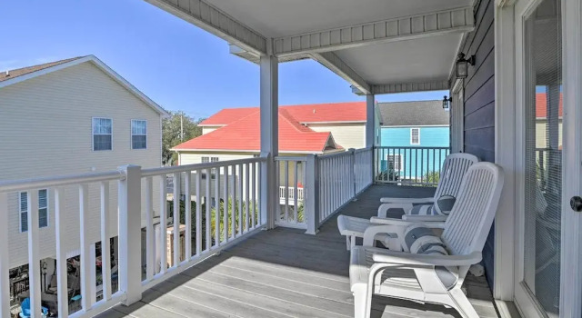 Коттедж с 6 комнатами с балконом Large Home w/ Hot Tub & Pool: 500 ft to the Beach