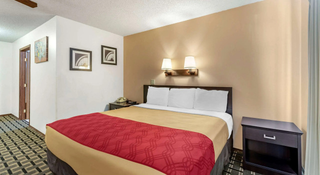 Двухместный номер Standard Econo Lodge La Junta
