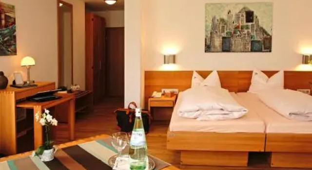 Hotel- Restaurant Zum Schwan, Забронировать Отель Вальдфишбах-Бургальбен Пфальцский Лес