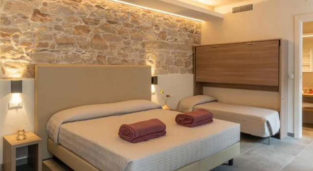 Четырёхместный номер Deluxe Goloritzè Room and Breakfast