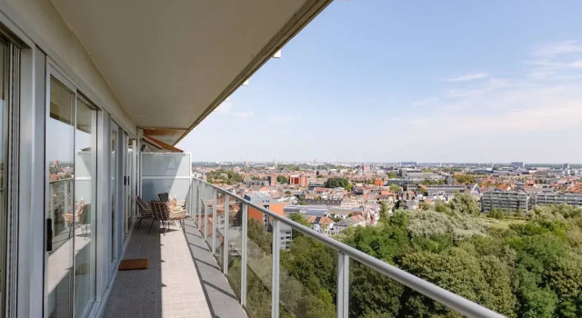 Апартаменты Bright Apartment With City View and Terrace