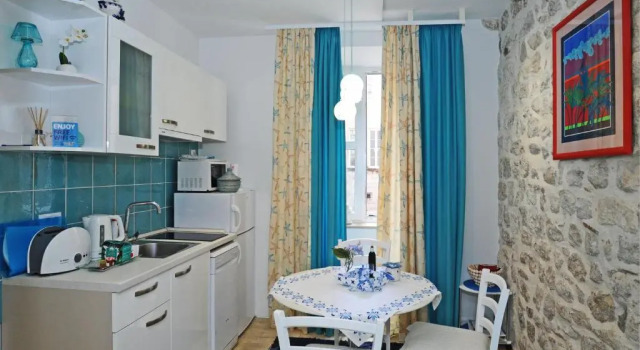Студия L & L Old Town Apartments