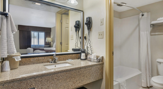 Четырёхместный номер Standard Best Western Winchester Hotel