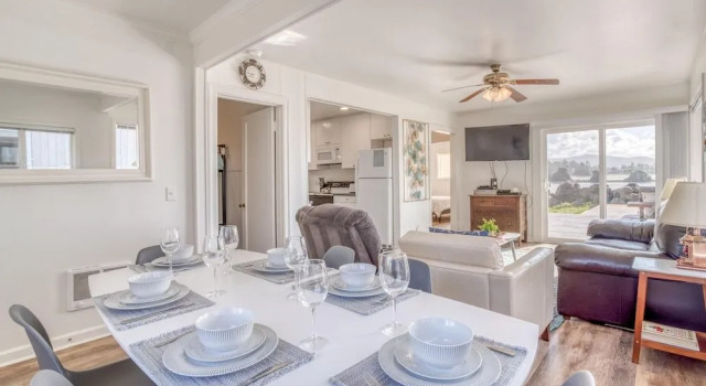 Bayfront Bungalow, Prenota Hotel Lincoln City 
