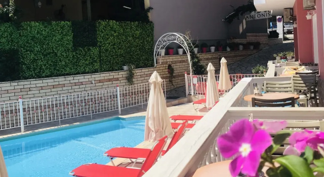 Трёхместный номер Superior с балконом Villa Antonis