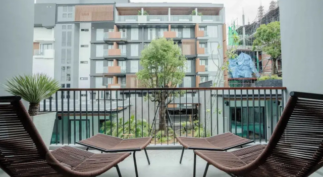 Семейный номер Standard с балконом и с видом на бассейн Richmann Resort Hotel Hatyai