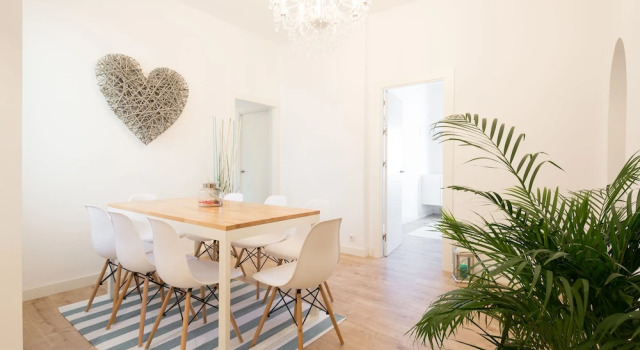 Ahro Suites Plaza de Arriola 1, Забронировать Отель Малага - центр Малага, рядом с Музей Кармен Тиссен