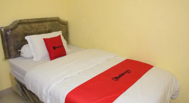 RedDoorz Syariah near Jogja City Mall 2, Book Hotel Sleman Yogyakarta Province