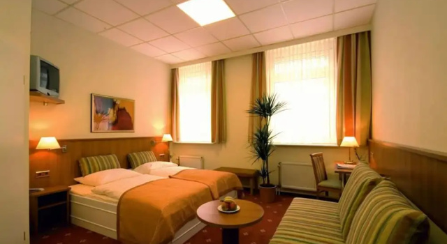 Трёхместный номер Standard Traveller Hotel