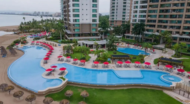 Апартаменты Ocean Front Condo Sleeps 4 Adults-Grand Venetian T3000-1606