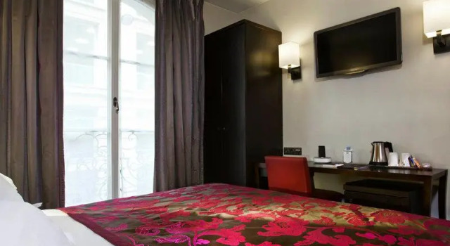 Кровать в общем номере Hôtel Paris Louvre Opéra