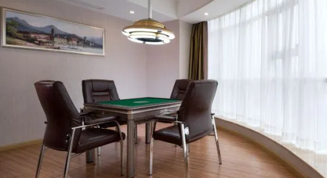 Люкс Vienna Hotel (Xupu Wanda Plaza)