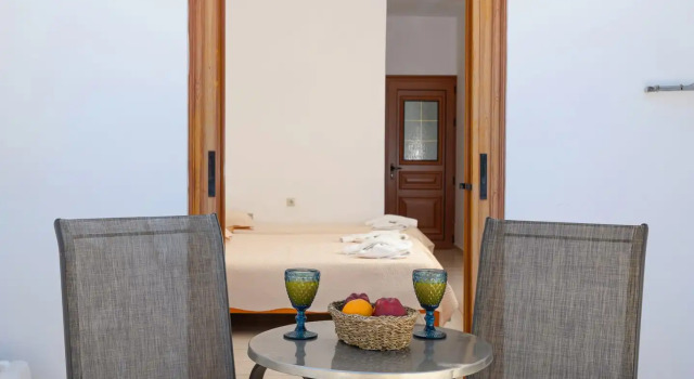 Трёхместный номер Standard Adonis Hotel