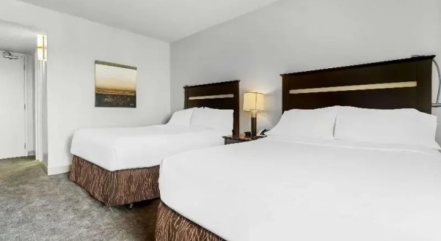 Четырёхместный номер Standard с балконом Best Western Plus Mont-Laurier