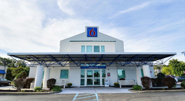 Motel 6 Tewksbury, Varaa Motelli Hotellit New England uima-altaalla, Uima-allas