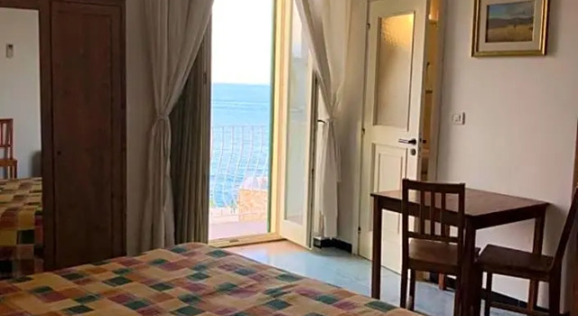 Семейный номер Standard с видом на море Rocca Sul Mare Hotel