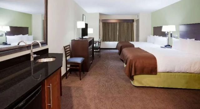 Номер Deluxe AmericInn by Wyndham DeWitt