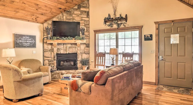 Screened Deck: Cozy Branson West Cabin!, Забронировать Дом для отпуска Виллы Table Rock Lake, Вилла