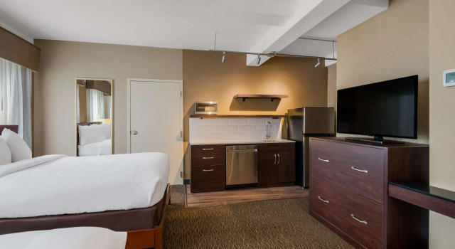 Четырёхместный номер Standard Best Western Syracuse Downtown Hotel and Suites