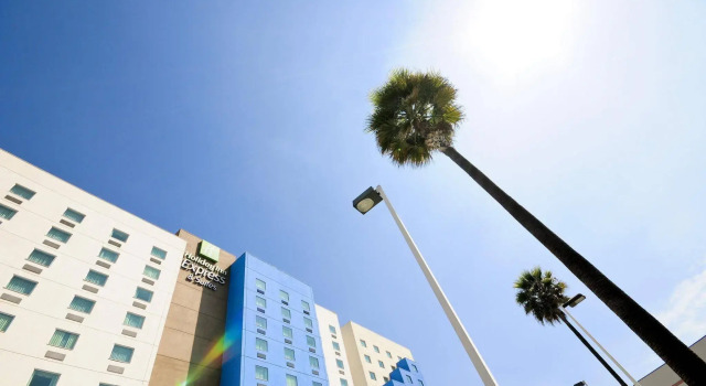 Holiday Inn Express & Suites Toluca Zona Aeropuerto, Rezervovat Hotel Hotely v State of Mexico se snídaní, Snídaně