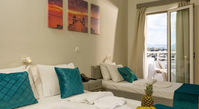 Трёхместный номер Standard с балконом Asterion Hotel