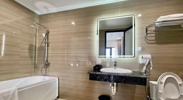 Двухместный люкс с балконом Grand Dragon Noi Bai Hotel