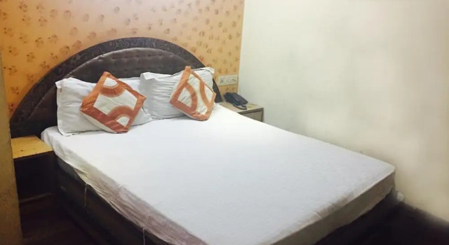 Luvyrooms Budget Paharganj 188, Забронировать Дом для отпуска Коттеджи Нью-Дели, рядом с Рынок Садар-Базар, Коттедж
