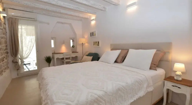 Chic and Stylish Old Town Rovinj Apartment, Забронировать Апартаменты/квартира Апартаменты Ровинь, рядом с Church of Saint Benedict Rovinj, Апартаменты/квартира