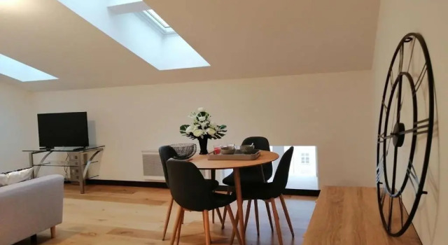 Appartement Rochefort, 2 pièces, 4 personnes - FR-1-246B-42, Rezerwuj Apartament Hotele w Charente-Maritime z parkingiem, Parking