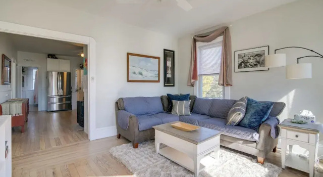 New Bedford Apartment ~ 4 Mi to Fort Phoenix Beach, Book Apartment New Bedford Massachusetts