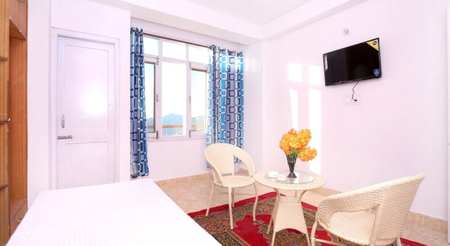 OYO 10986 Home 1BHK Red Velly Kasumpti Main Market