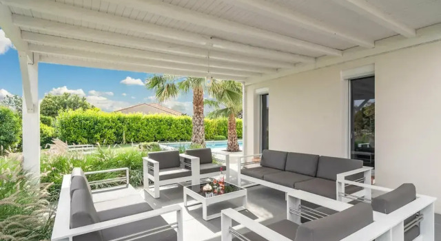 Вилла Classic Luxurious villa in Saint geniès de Fontedit with heated pool