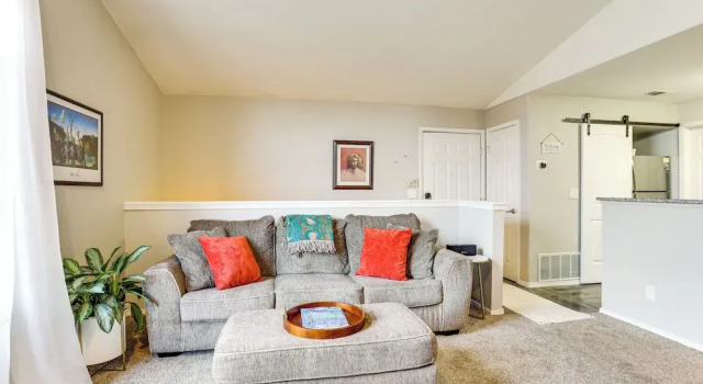< 1 Mi to Light Rail! Centennial Condo w/ Balcony, Reserva ahora Apartamento Englewood Colorado