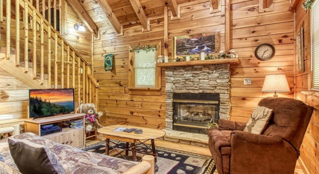 Cupid's Hideaway - Convenient To Downtown Gatlinburg And The National Park! 1 Bedroom Cabin by RedAwning