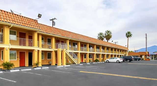 Econo Lodge San Bernardino, Забронировать Отель Сан-Бернардино штат Калифорния