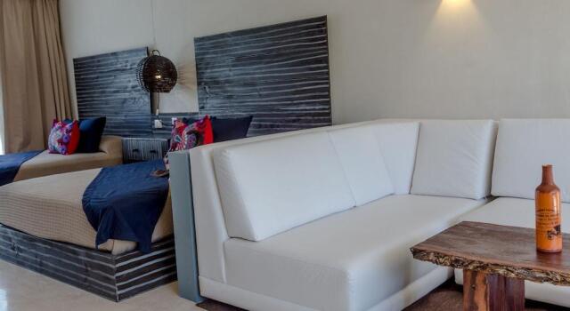 Alma De Flores, Boek Hotel Zama 