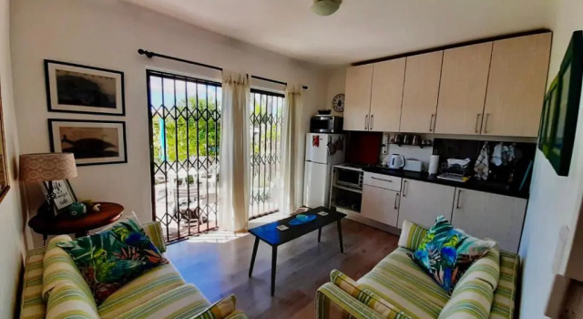 The Speckled Egg, 4 Promenade Rd, Lakeside, Cape Town, Забронировать Отель Отели Cape Town Southern Suburbs с бассейном, Бассейн