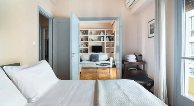 Neoclassical Athenian 2-bed Apt Balcony