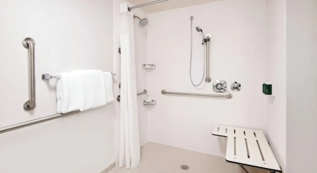 Двухместный номер Standard с балконом Courtyard by Marriott Savannah Midtown