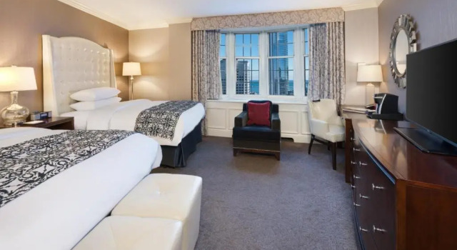 Четырёхместный номер Grand The Pfister Hotel