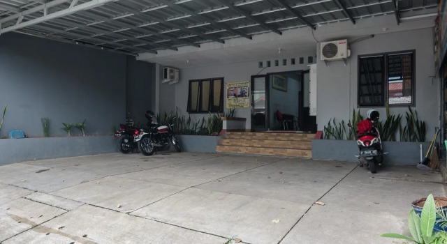 RedDoorz Syariah near Stasiun Kota Bogor