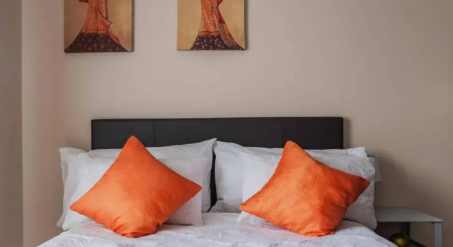 Alimama Spaces: Manson's Rosa Royale, Boek Hotel Midrand 