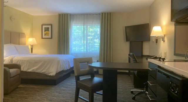 Двухместный люкс Candlewood Suites Raleigh Crabtree by IHG