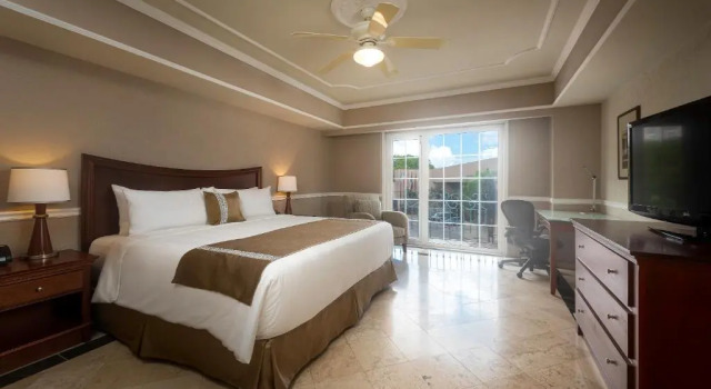Двухместный номер Executive Floor Colonial Design Villa Mercedes Curio Collection By Hilton